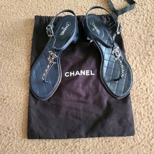Size 40 Navy Blue Lambskin Chain Chanel T Strap Logo Sandal 2016 Cruise